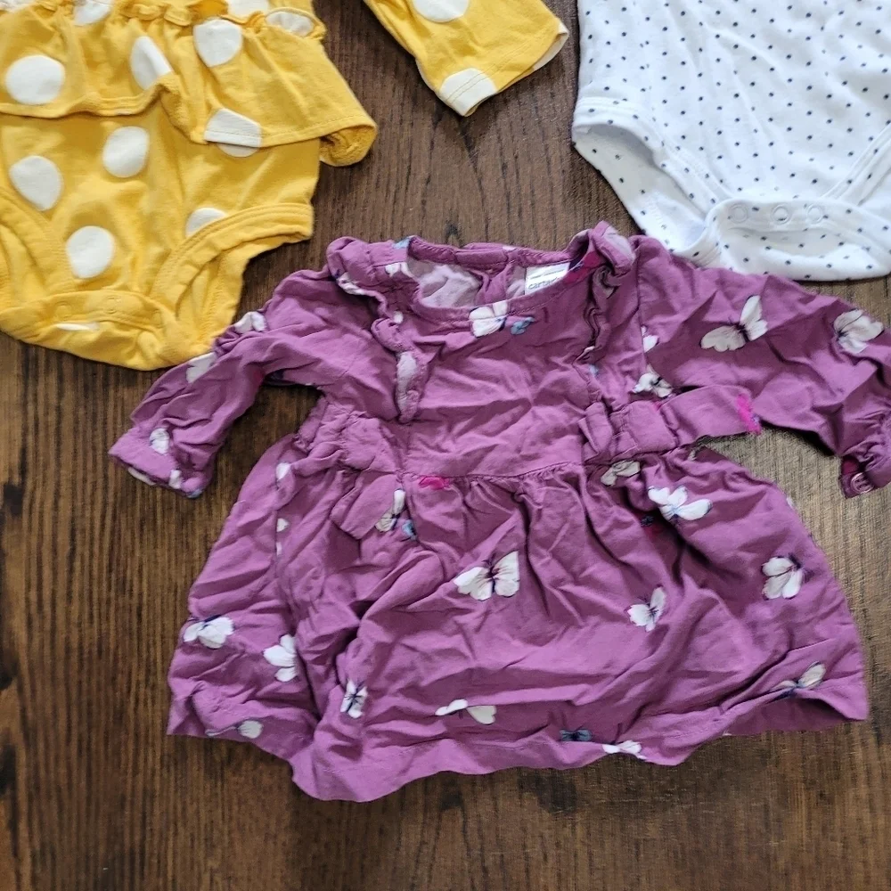 Bundle/Lot of Tops, Bodysuits, Sweater, and Zip Up Jacket Size Girl's 3 Months